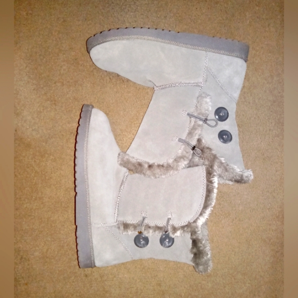 Grey Size 8 Genuine Suede Booties faux fur lining